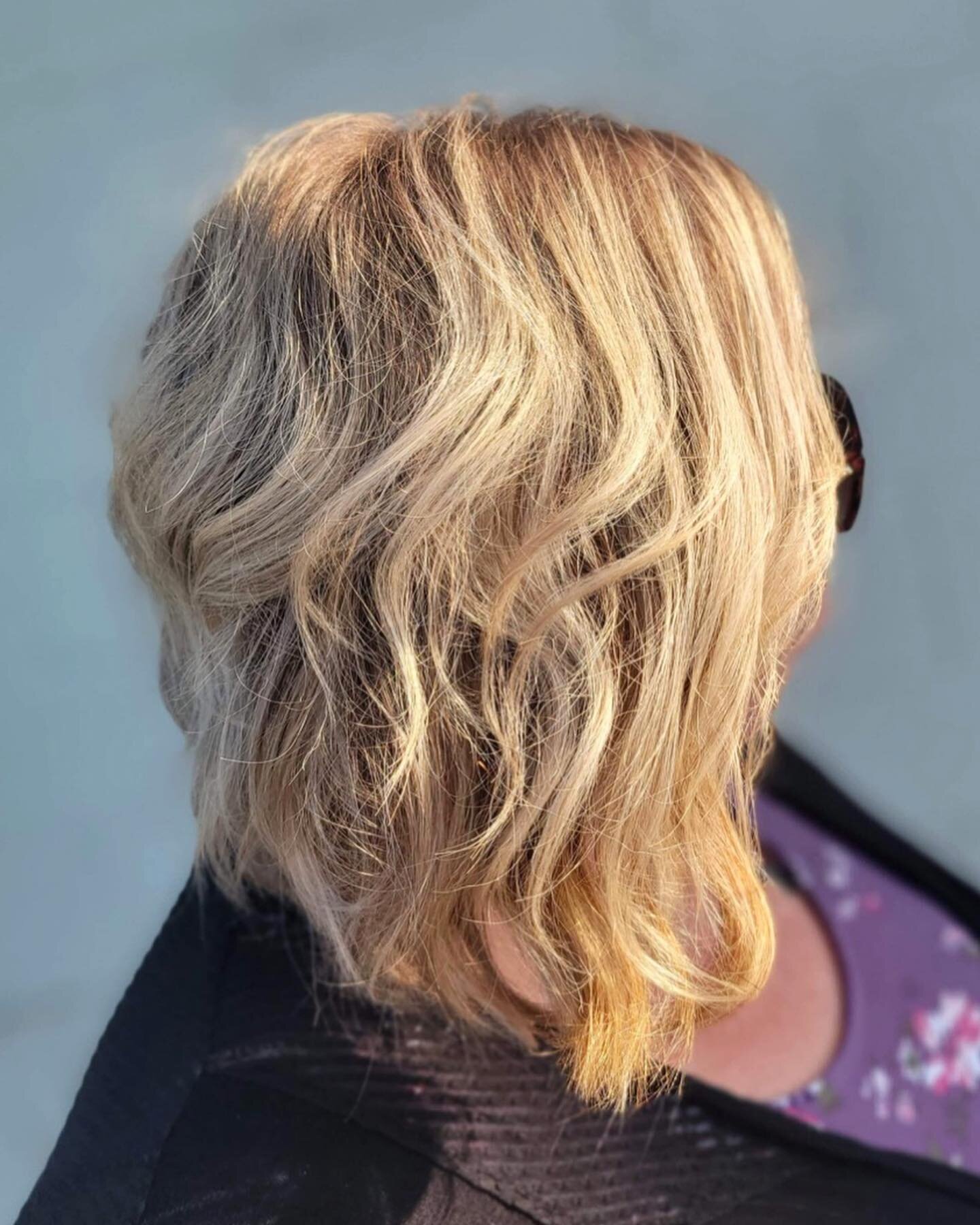 Beautiful blonde refresh on this superstar 🤩

Hair by @wildestylist