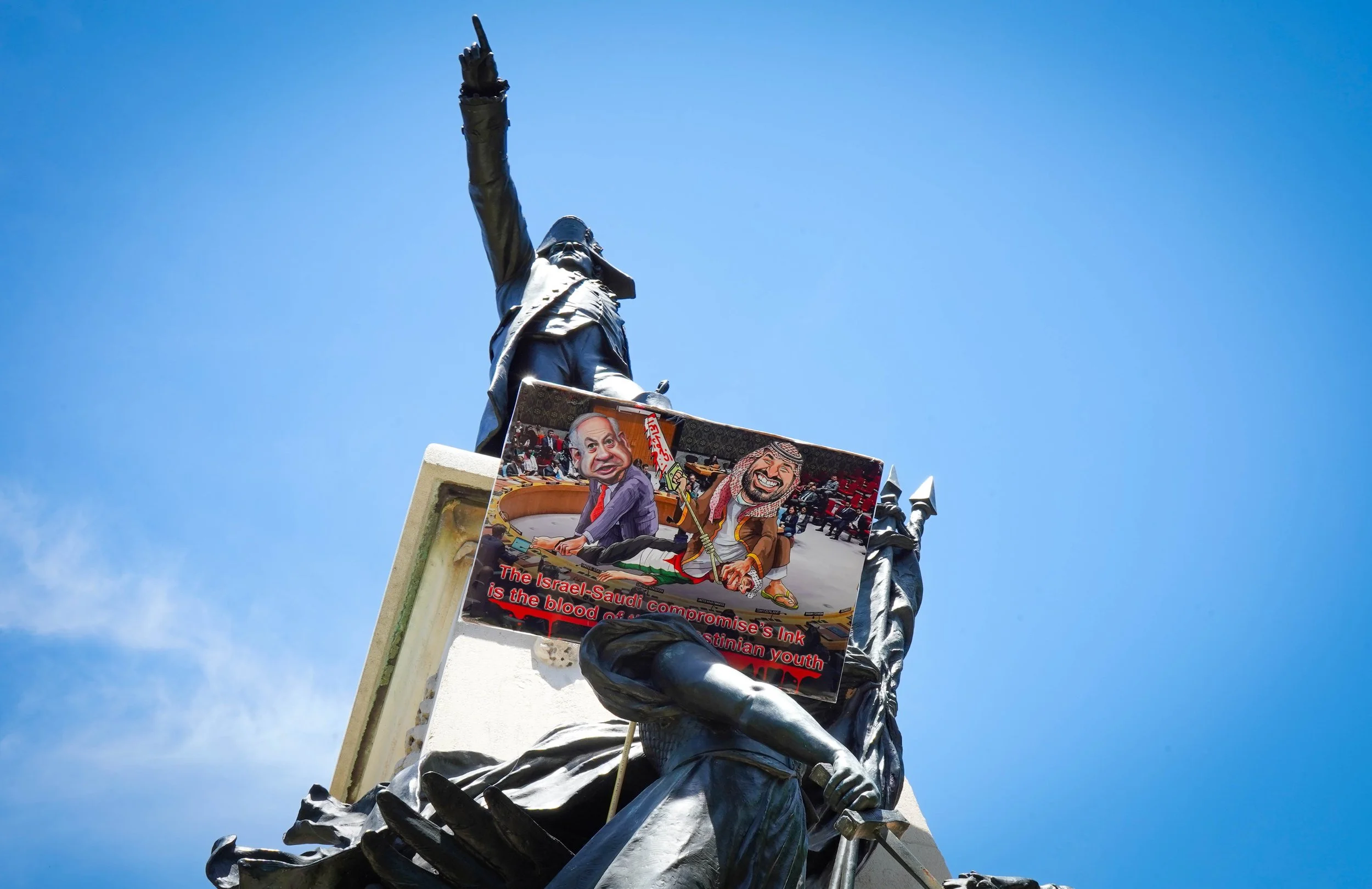 statue sign.jpg