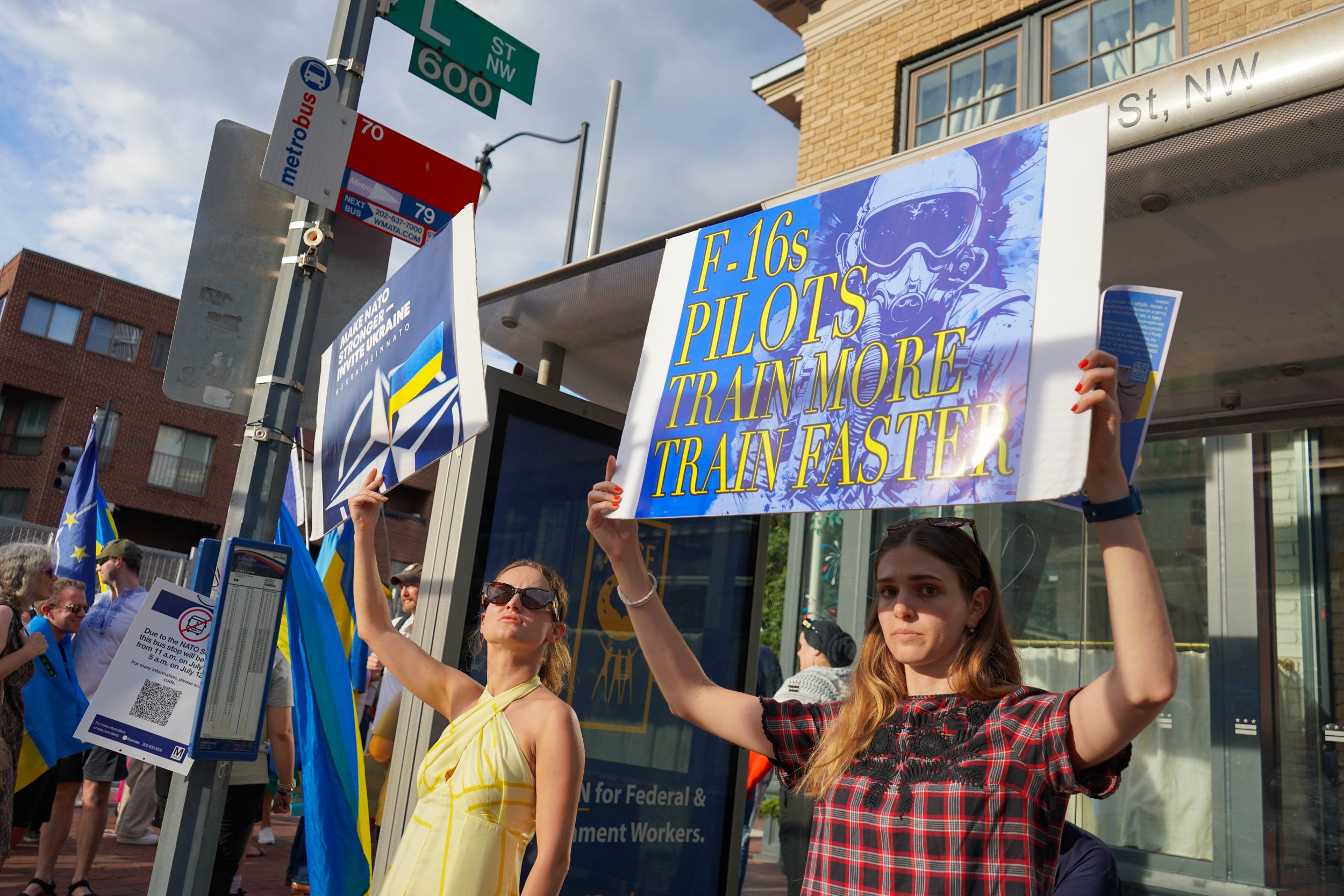 Ukrainians protesting 2.jpg