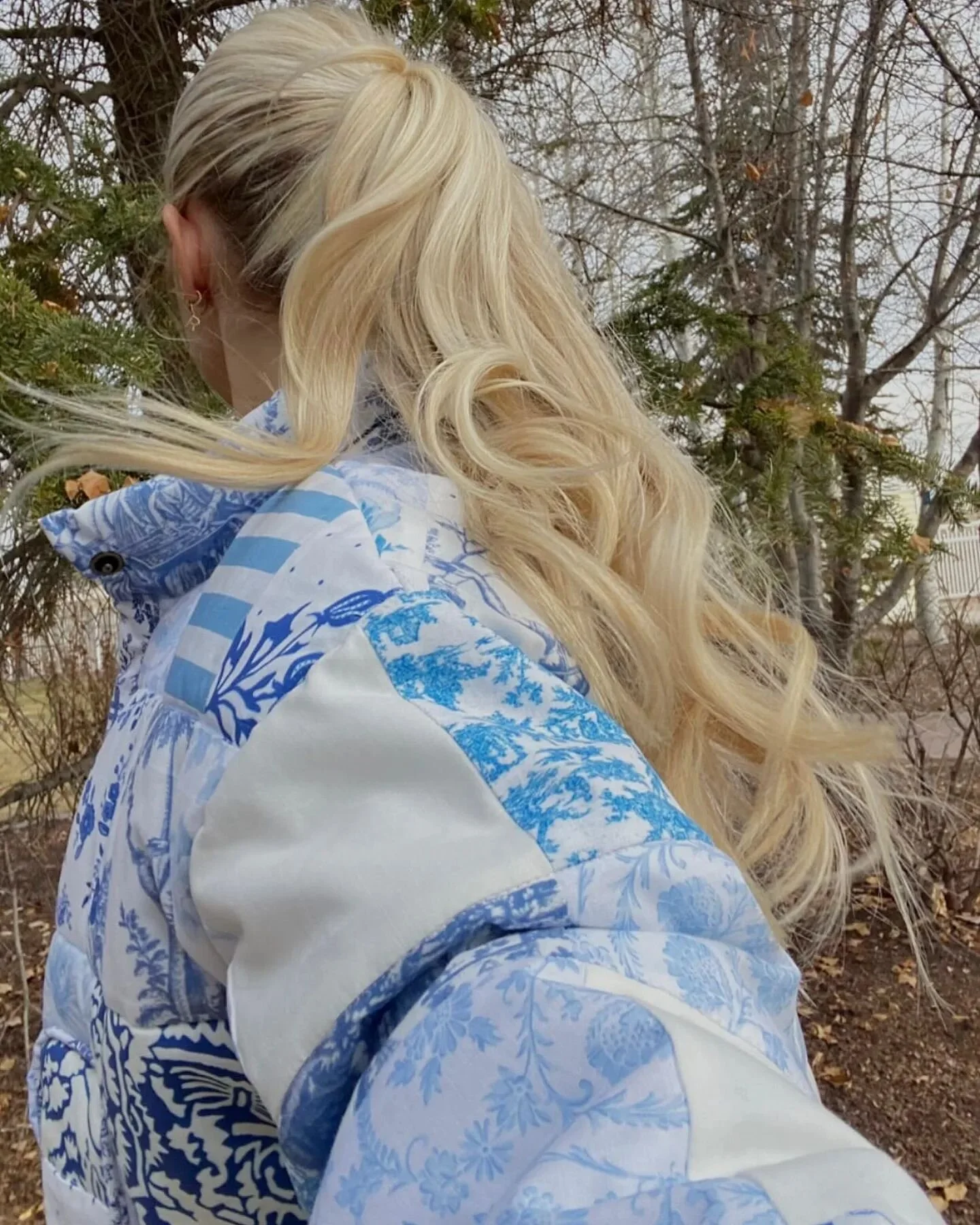 🥾⛰️🚶🏼&zwj;♀️hiking in the blue block puffer