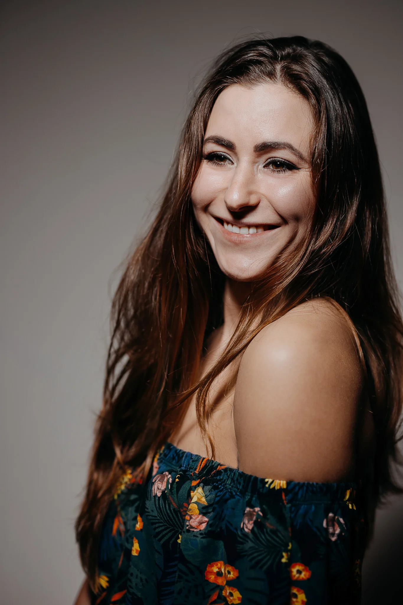 usmiechnieta-dziewczyna-portret.jpg