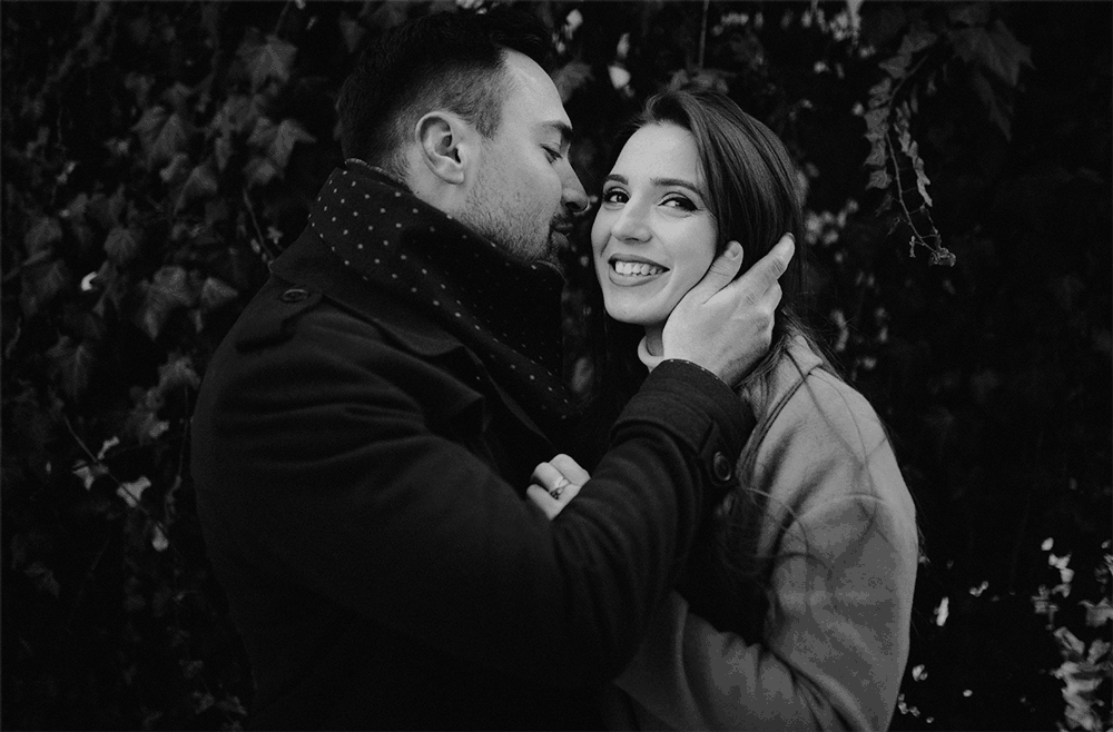 Destination-Wedding-Photographer-michal-brzegowy-kiss.gif