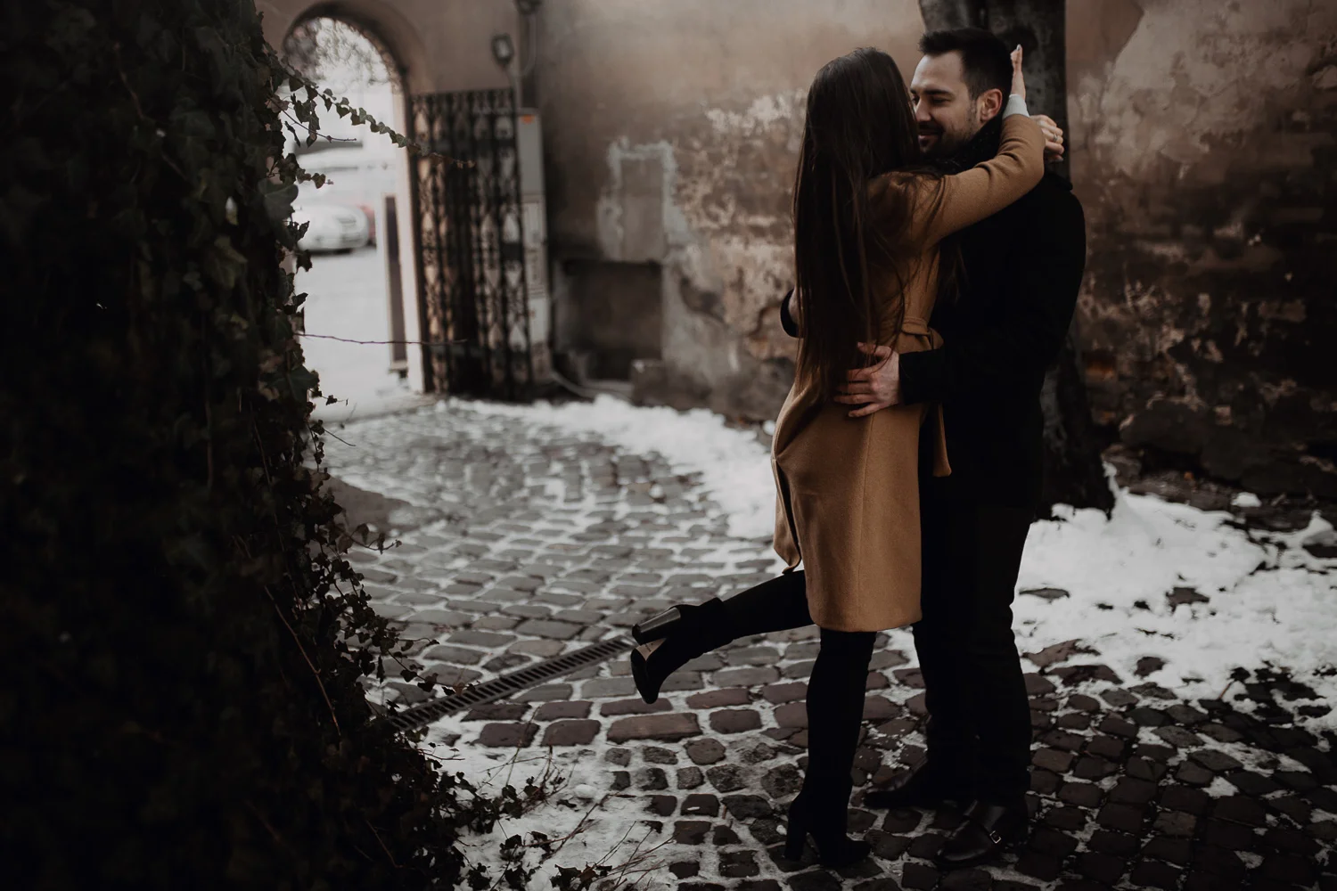 Destination-wedding-photographer-michal-brzegowy-winter-engagement-21.jpg