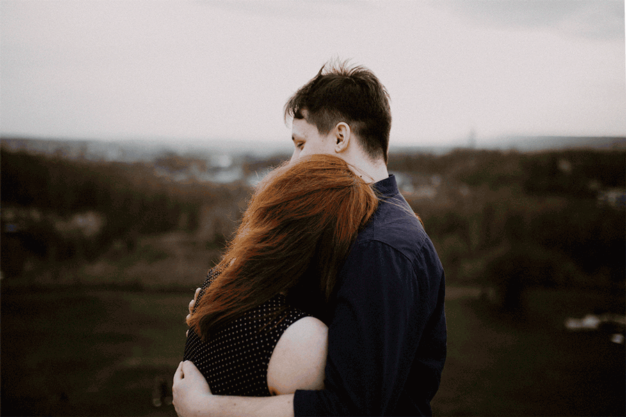 Engagement-photoshoot-in-forest-4.gif