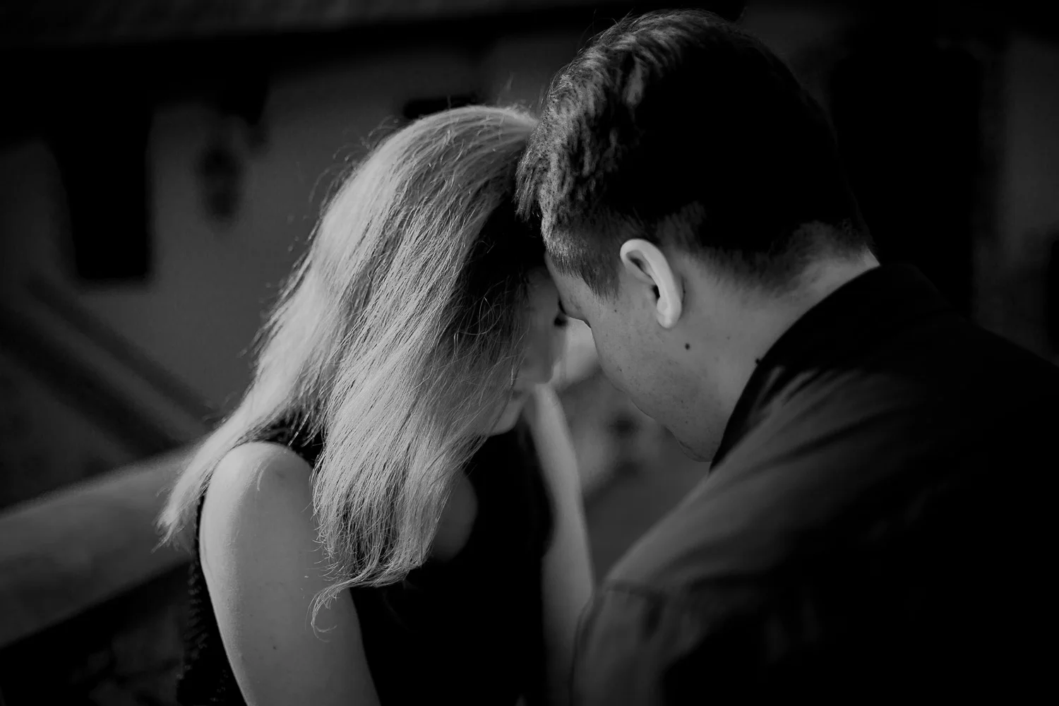 Engagement-photoshoot-in-forest-on-mound-4.jpg
