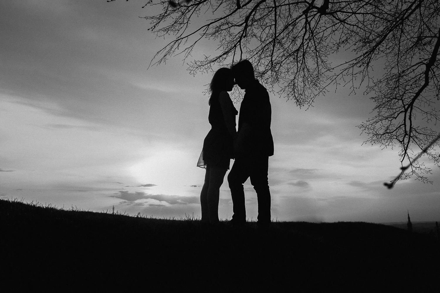 Engagement-photoshoot-in-forest-on-mound-53.jpg