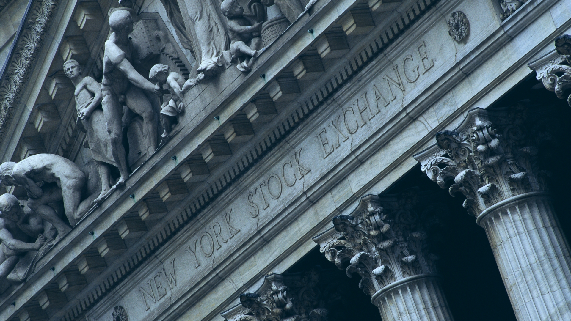 wall st. shutterstock.jpg