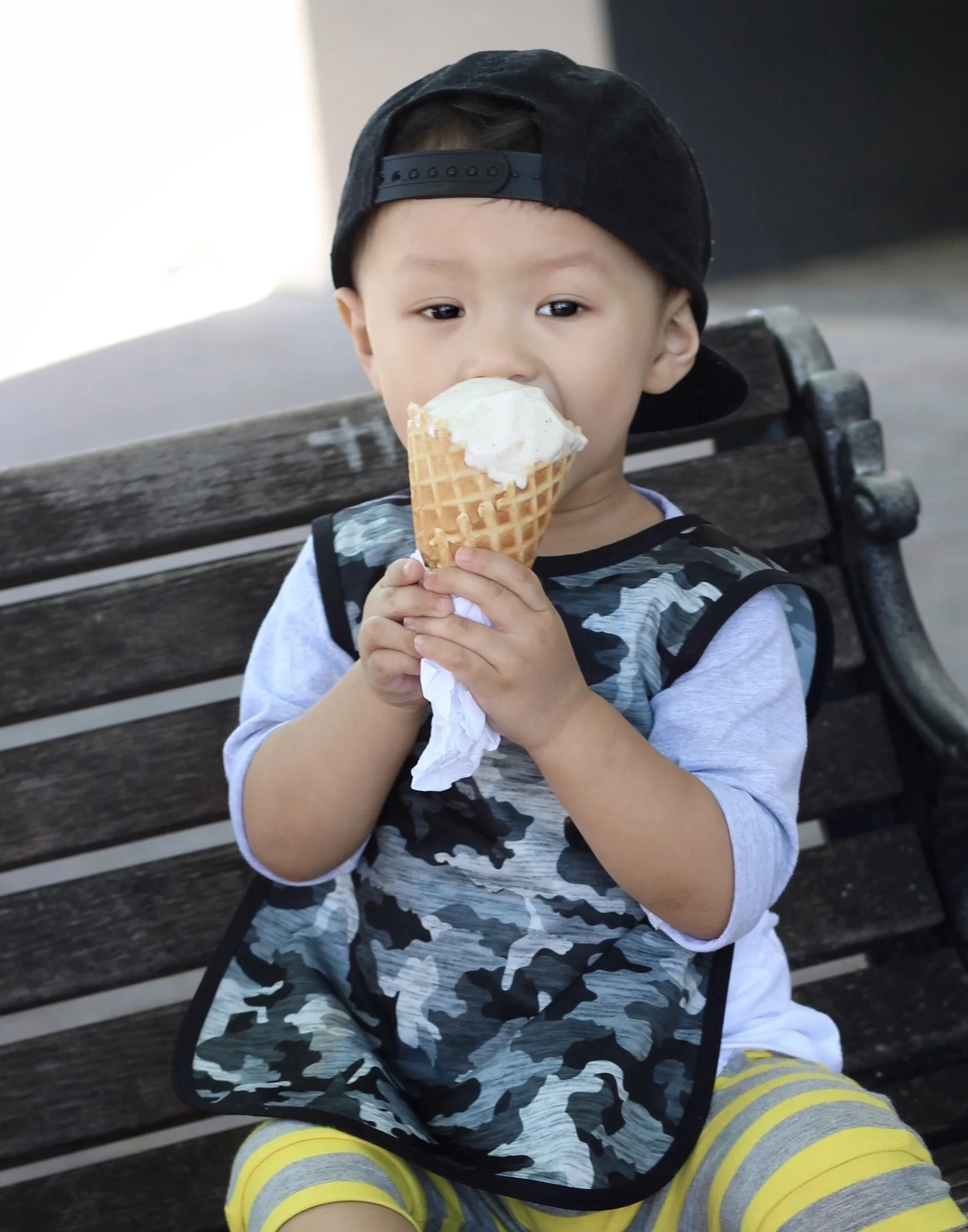 BapronBaby BapronBaby's unique soft-yet-waterproof fabric is an eco-friendly polyester that is fused to a buttery soft waterproof layer for dry, happy eaters. They contour your child's body and allow for a comfortable fit that grows with them throughout toddlerhood (size 6m-3T) and allows your child to play freely with their food or sensory activities.