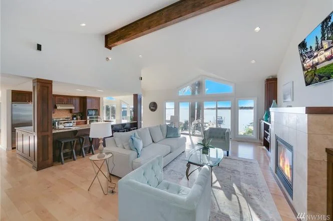 CHAMPAGNE POINT