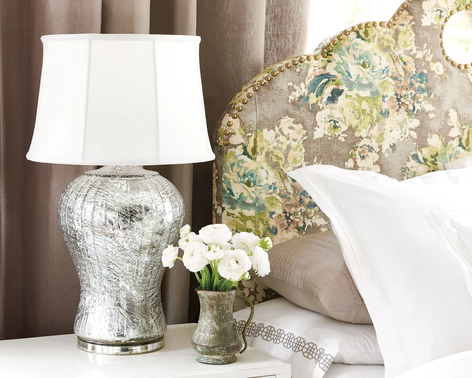               How Do You Choose the                        Right Lamp Shade?