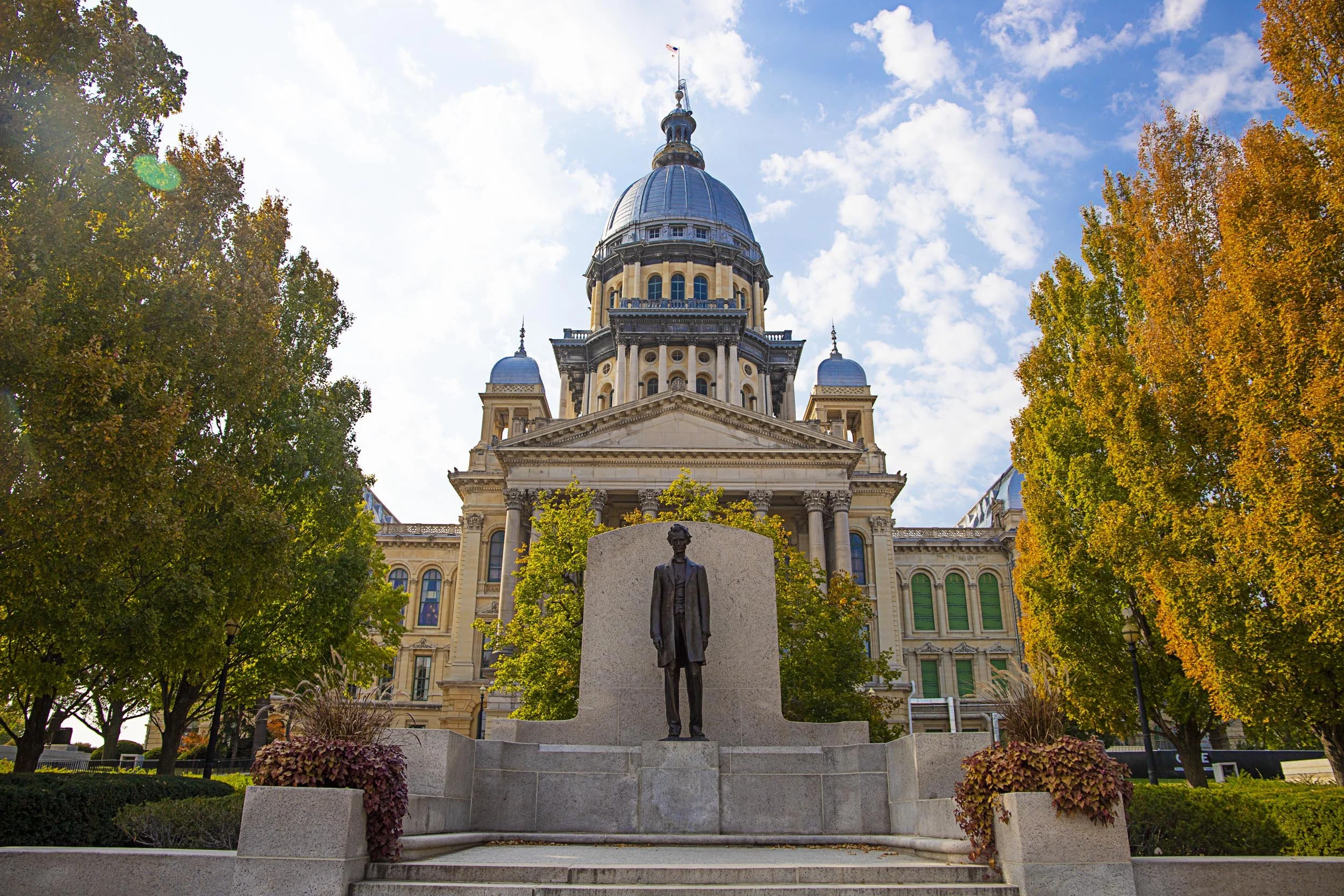 Springfield-Capitol-Building.jpg