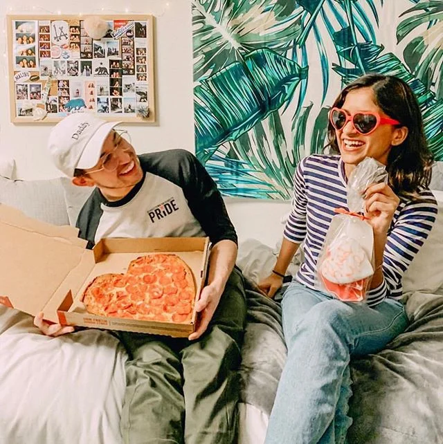 I’m only here for the heart shaped pizza❤️🍕 Happy Valentine’s Day, Hoyas! #mygeorgetown 📸: @jordancmoeller