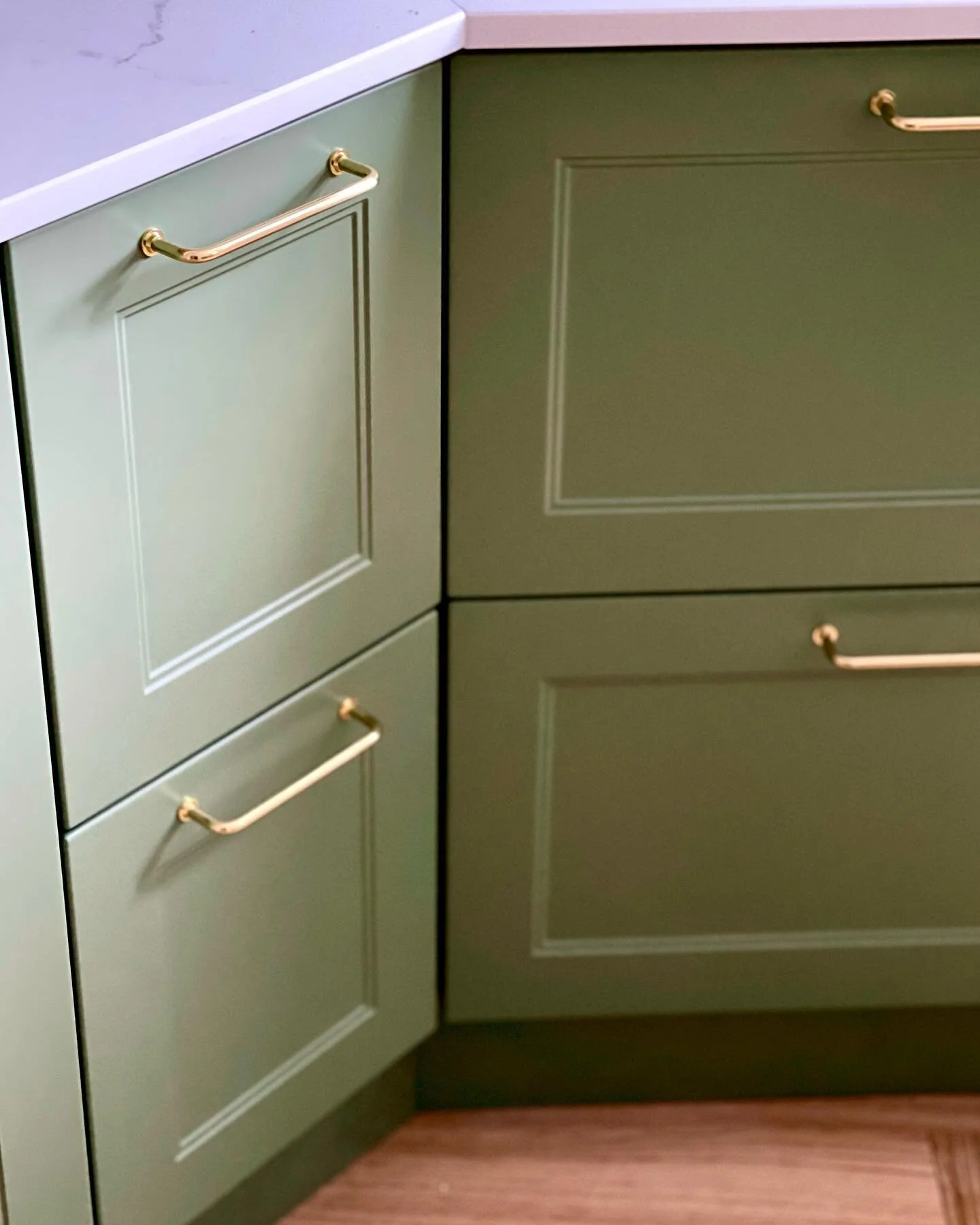 Yli sata vuotiaiden rakennusten huoneet, etenk&auml;&auml;n keskustakortteleissa, ovat harvoin suorakulmaisia tai neli&ouml;it&auml;. Keitti&ouml;kalusteiden suunnittelu tehokkaaksi ja rauhalliseksi vaatii hetken py&ouml;rittely&auml;. My&ouml;s kivi