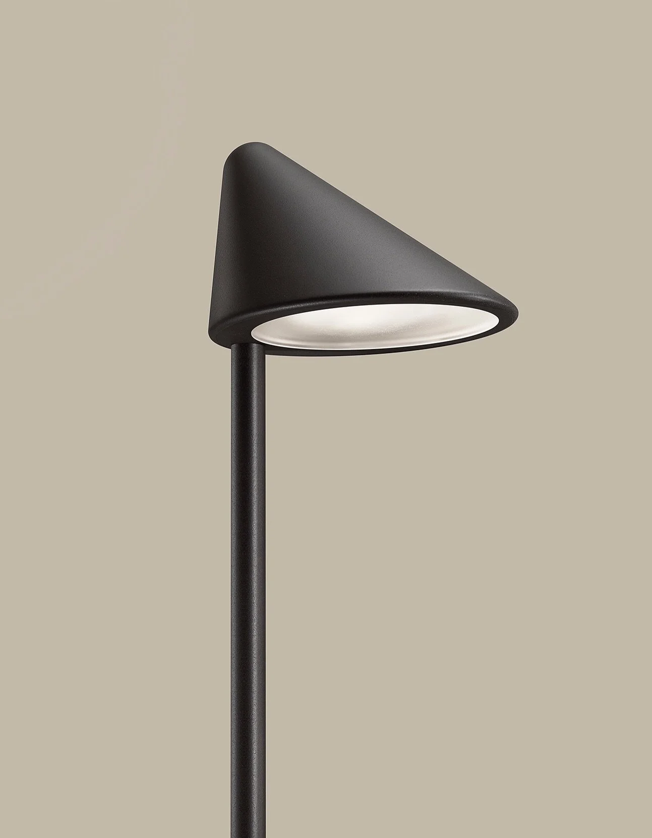 New Portable Light &ldquo;SOLO&rdquo; Launch
Event

YAMAGIWAと鈴木啓太（PRODUCT DESIGN CENTER）は、このたび発売となる新作ポータブル照明「SOLO」を、Vacant/Centreで発表します。個の時間に寄り添い、内省と没頭を静かに支える新しい灯りをぜひご体感ください。
@yamagiwa_official_ @pdctokyo @keitasuzuki_pdc 

SOLO by Keita Suzuki / PRO