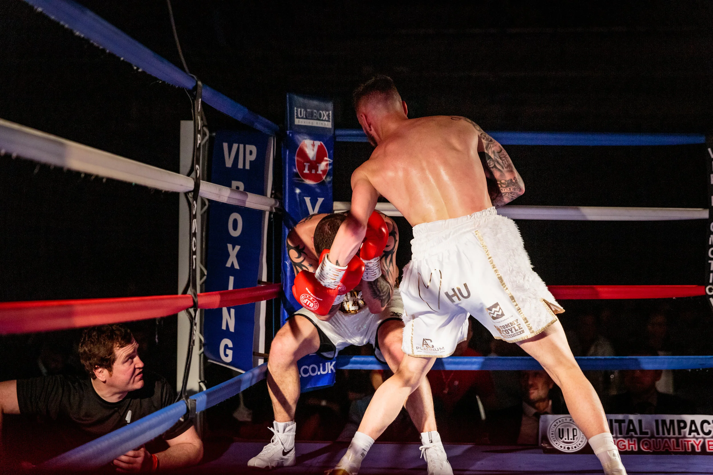 Lewis Sylvester Punching his Opponent