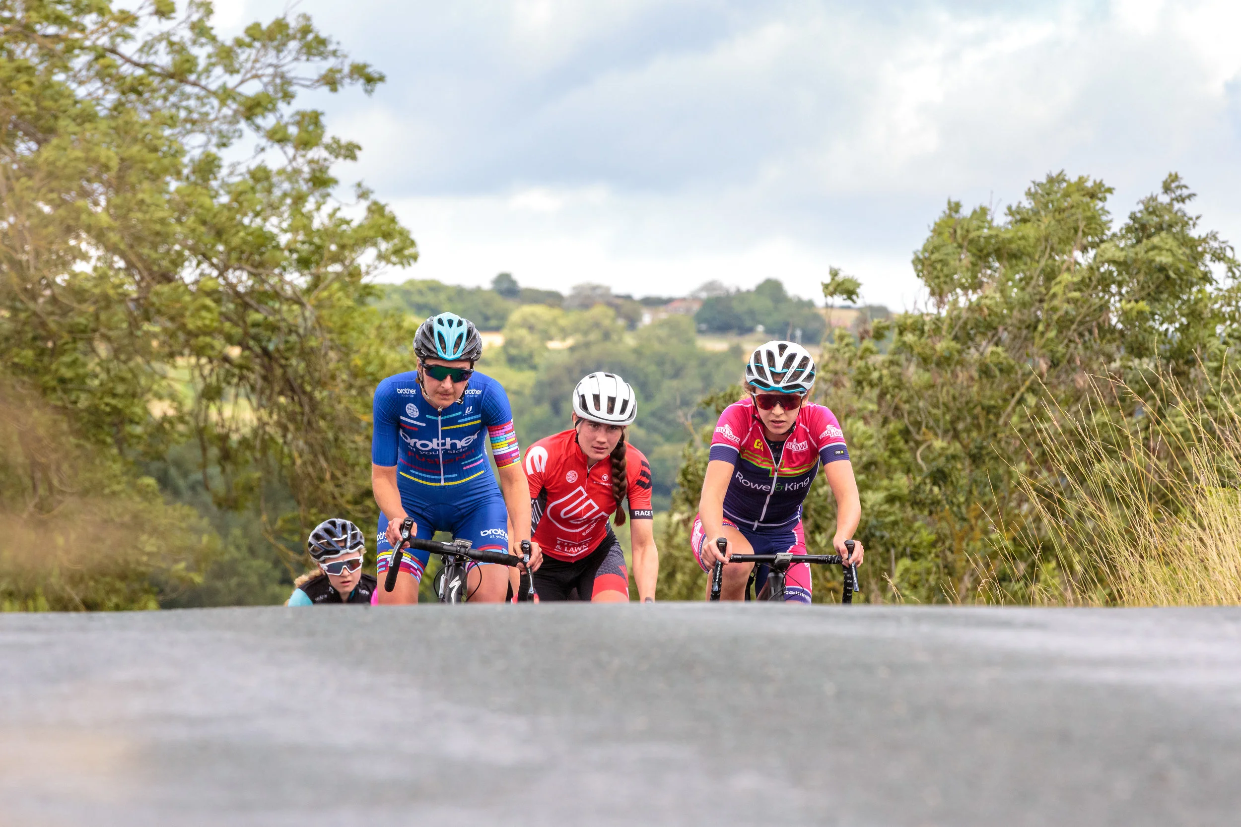 A bunch of chasers in the Women's Ryedale Grand Prix