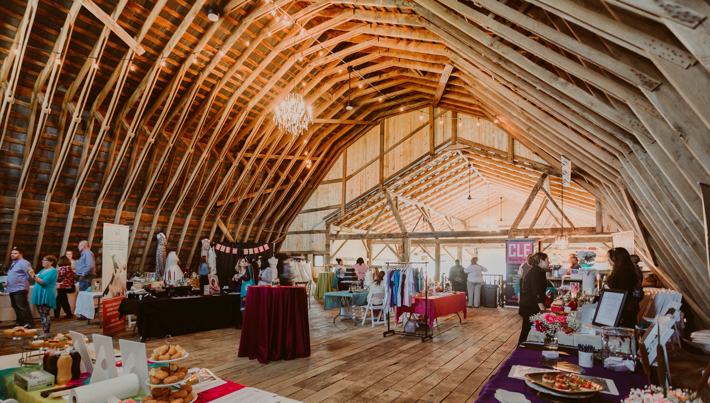 BelovedBridalShow-MJPhoto-WhiteBirchBarn-2017-114.jpg