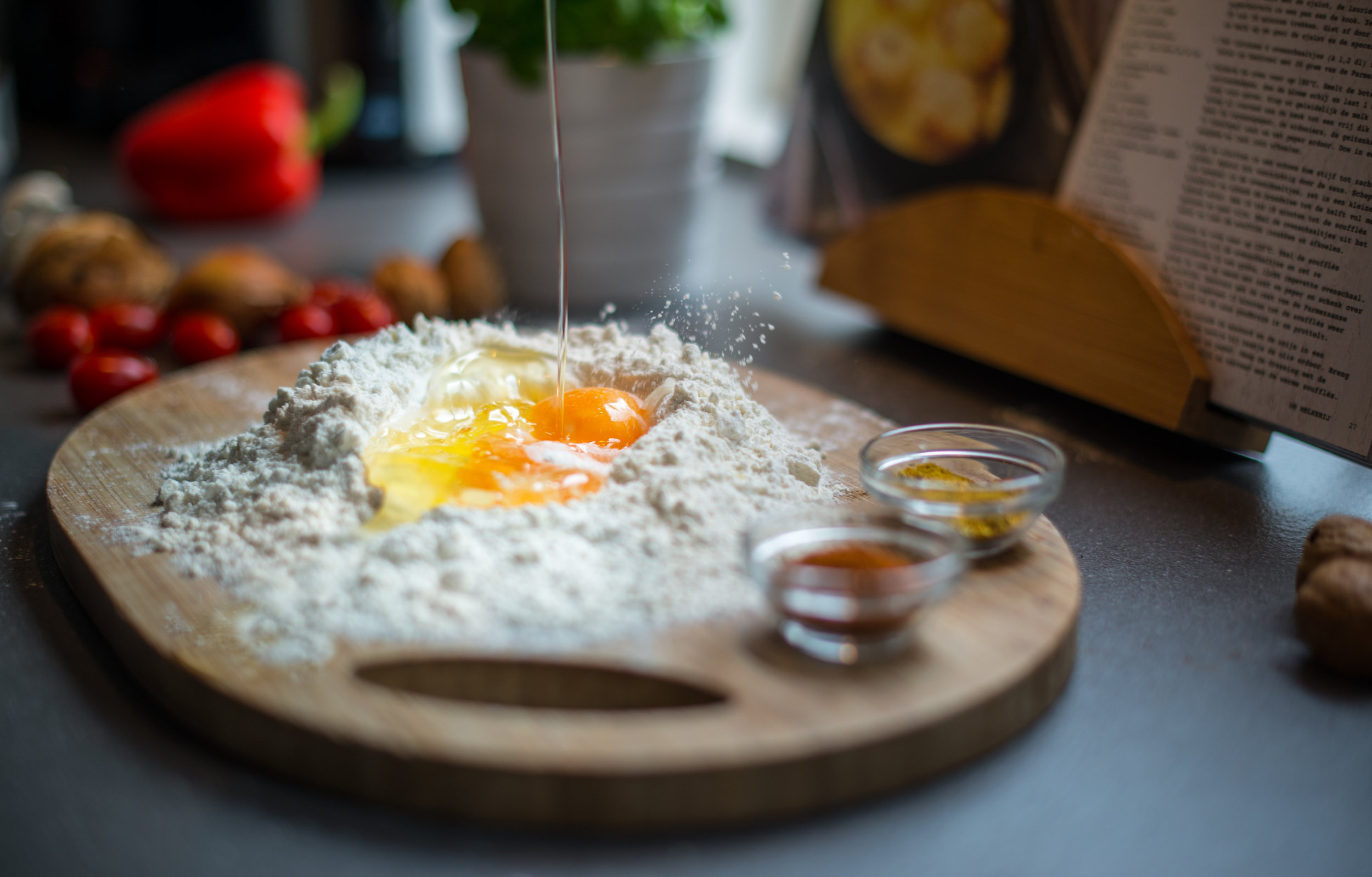 breaking-egg-flour-spices-407073.jpeg