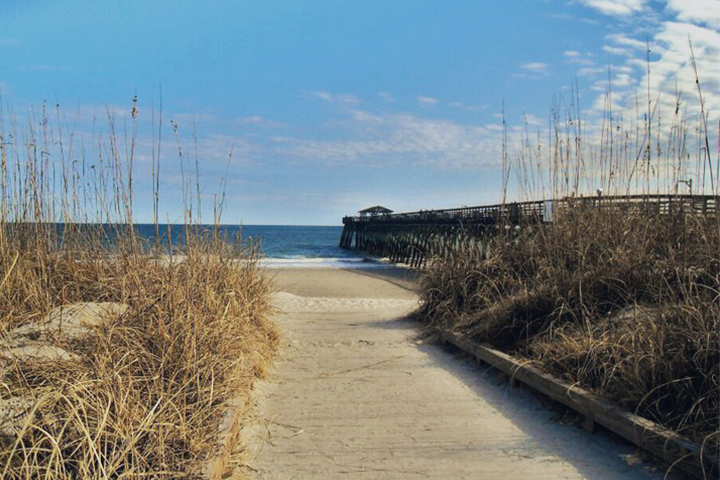The-ocean-and-boardwalk-Myrtle Beach State Park-06.09.2013-by-Jacklyn -Viazanica-CC2.0.png