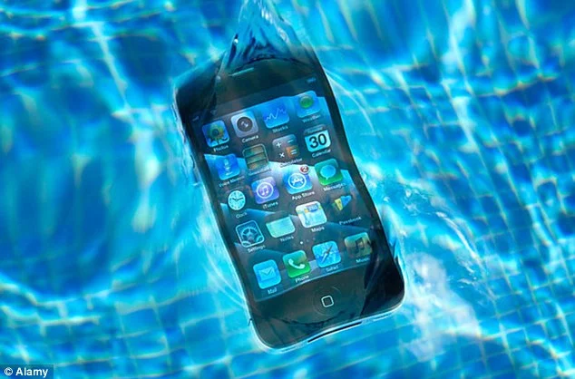 People Upset that Kindles Don't Work Underwater!
