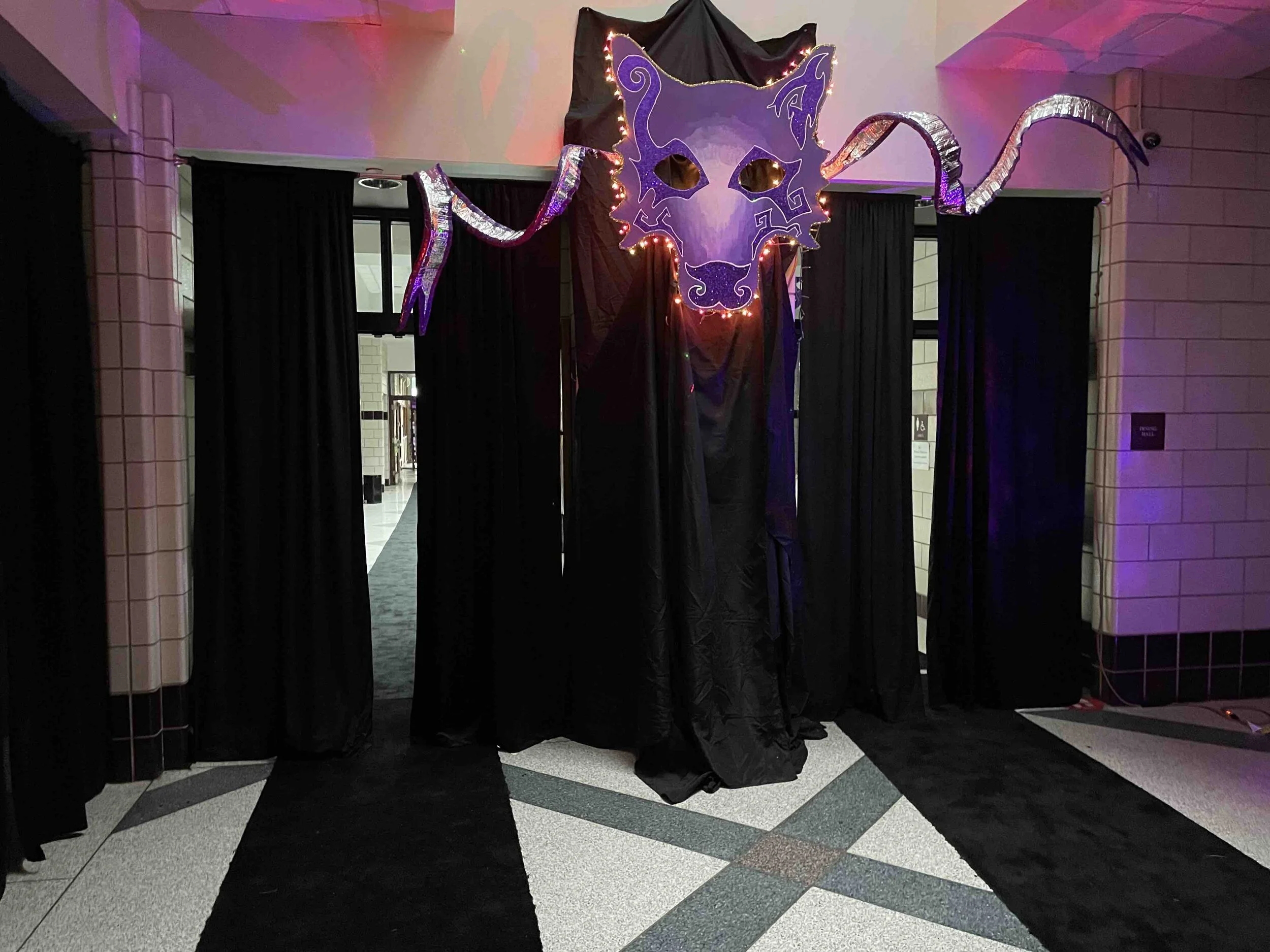 bls_wolf_display_props_harris.jpg