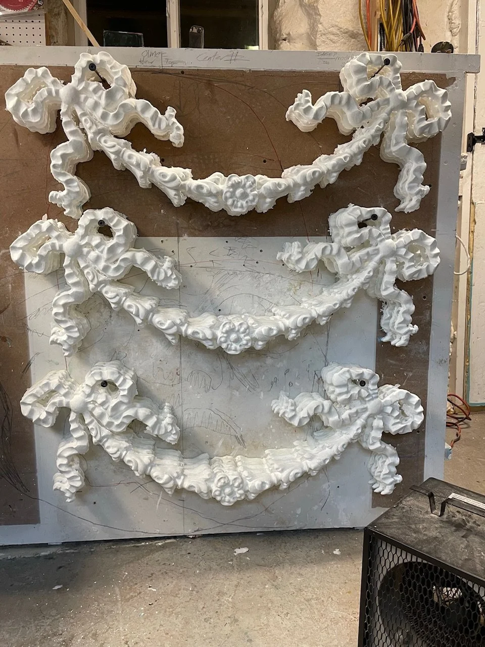 Exterior plastic ornamental festoon