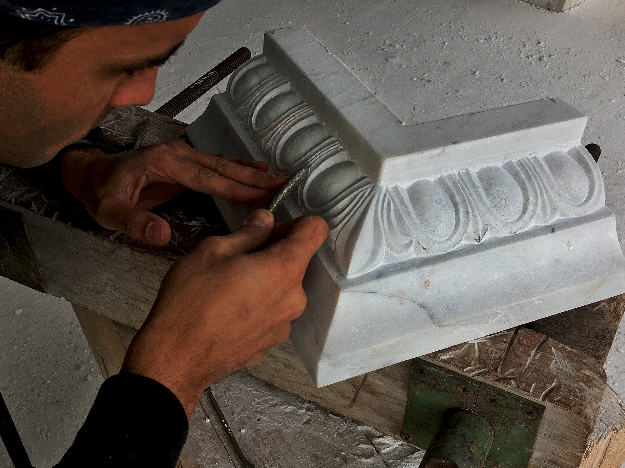 Stone-sculptor-carving-architectural-cornice.JPG