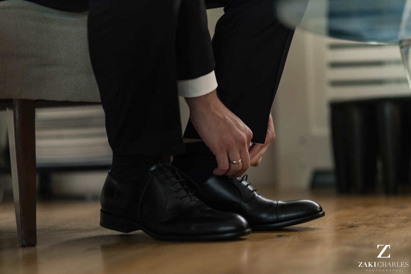 The groom putting on his shoes at Marriott Hotel Regents Park