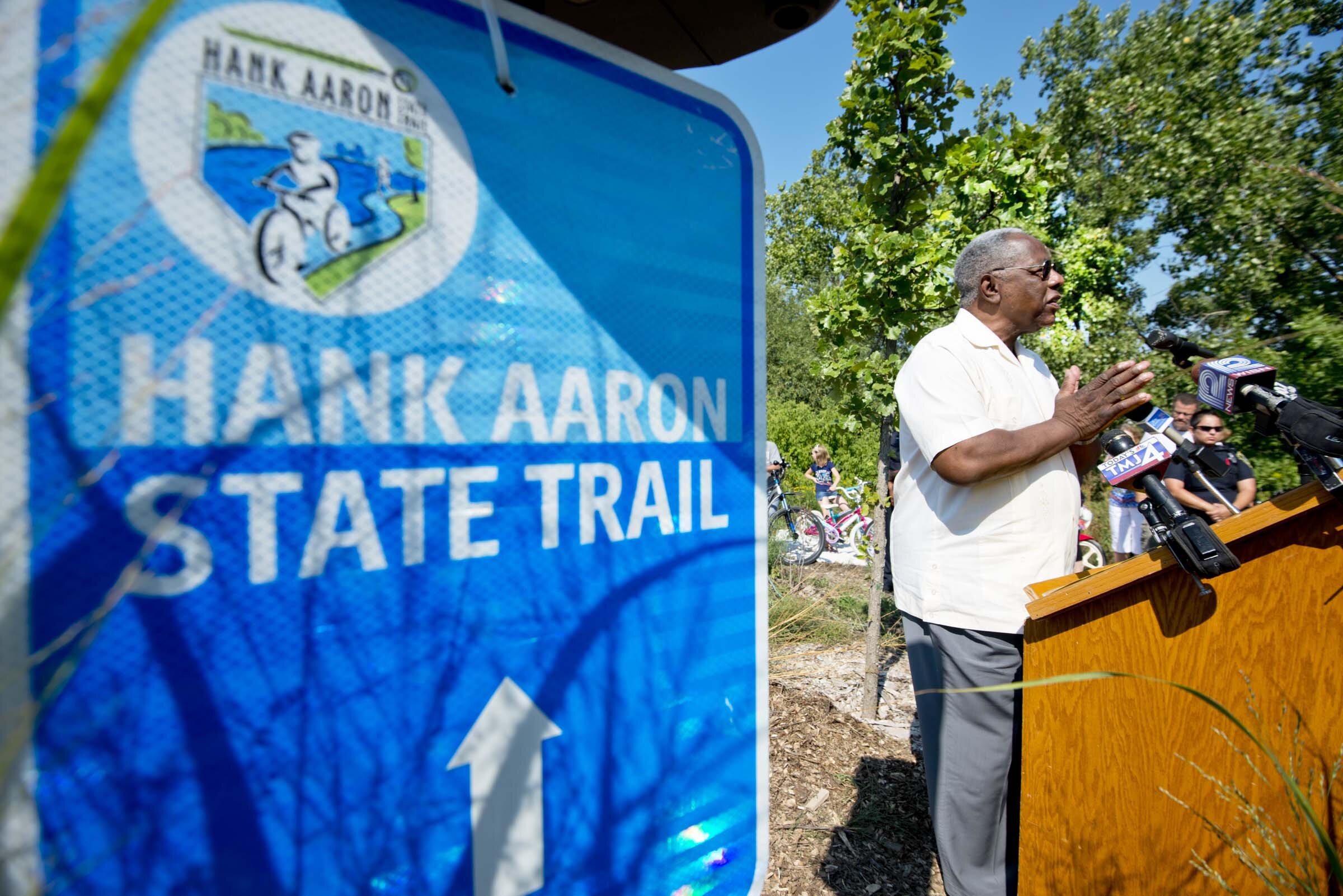 Dave Schlabowske_Hank Aaron and sign.jpg