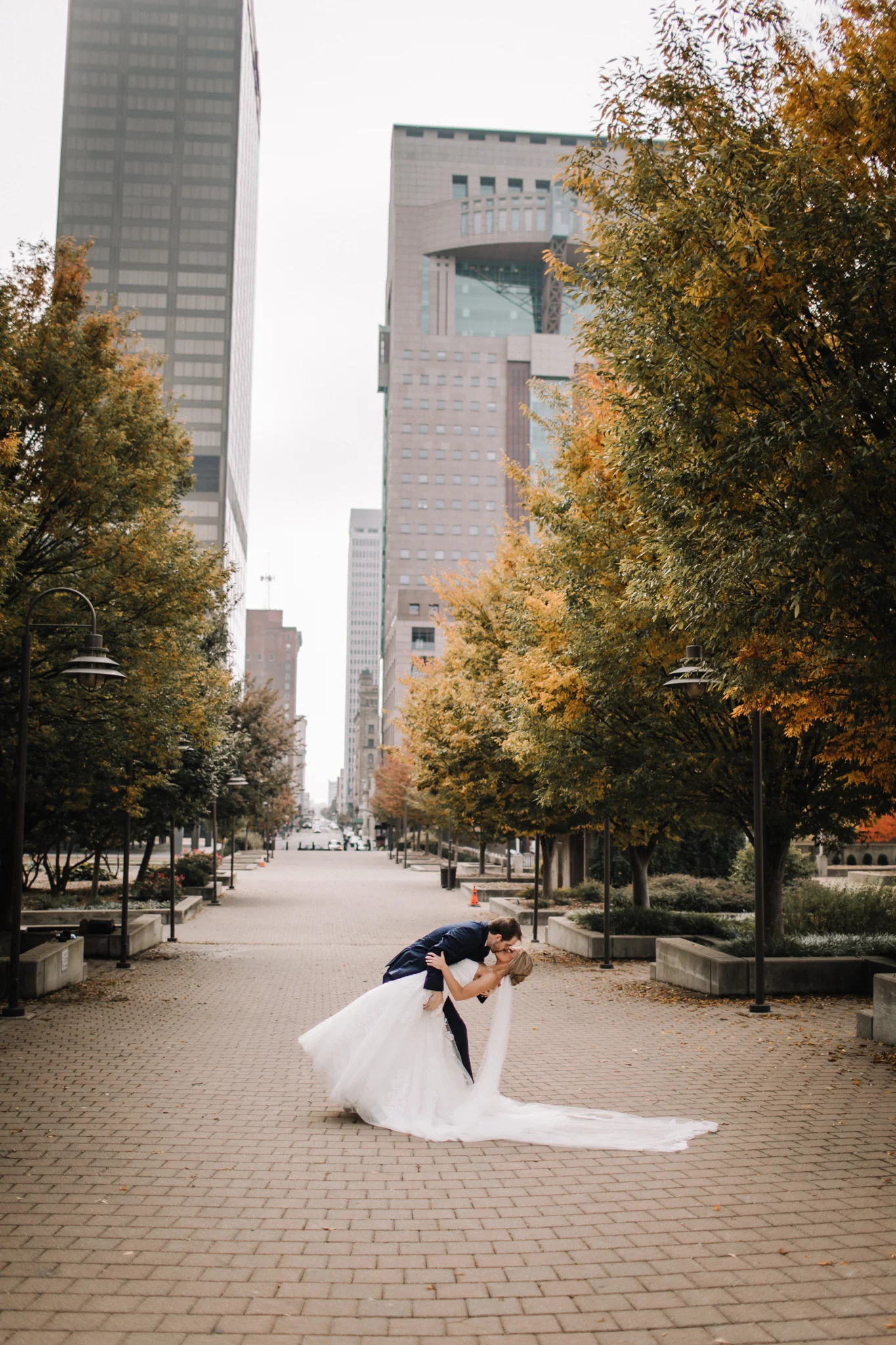 billie-shaye-style-photography-www.billieshayestyle.com-fall-city-wedding-louisville-kentucky-3950.jpg