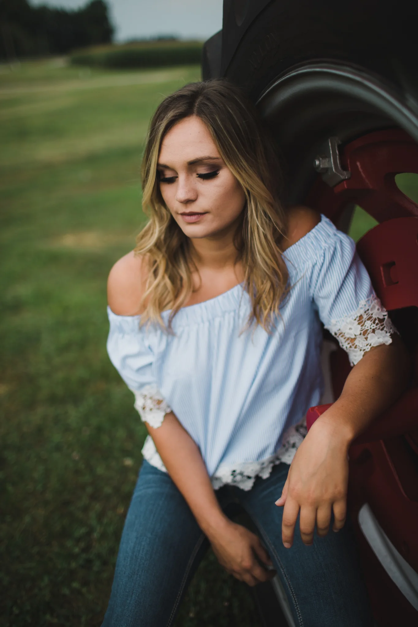 BILLIE-SHAYE STYLE PHOTOGRAPHY - WWW.BILLIESHAYESTYLE.COM - LATE SUMMER EARLY FALL CLASSY RUSTIC OUTDOOR SENIOR SESSION - NASHVILLE TENNESSEE - 5422.jpg