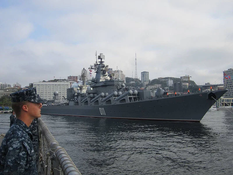 800px-Russian_Navy_ship_in_Vladivostok.jpg