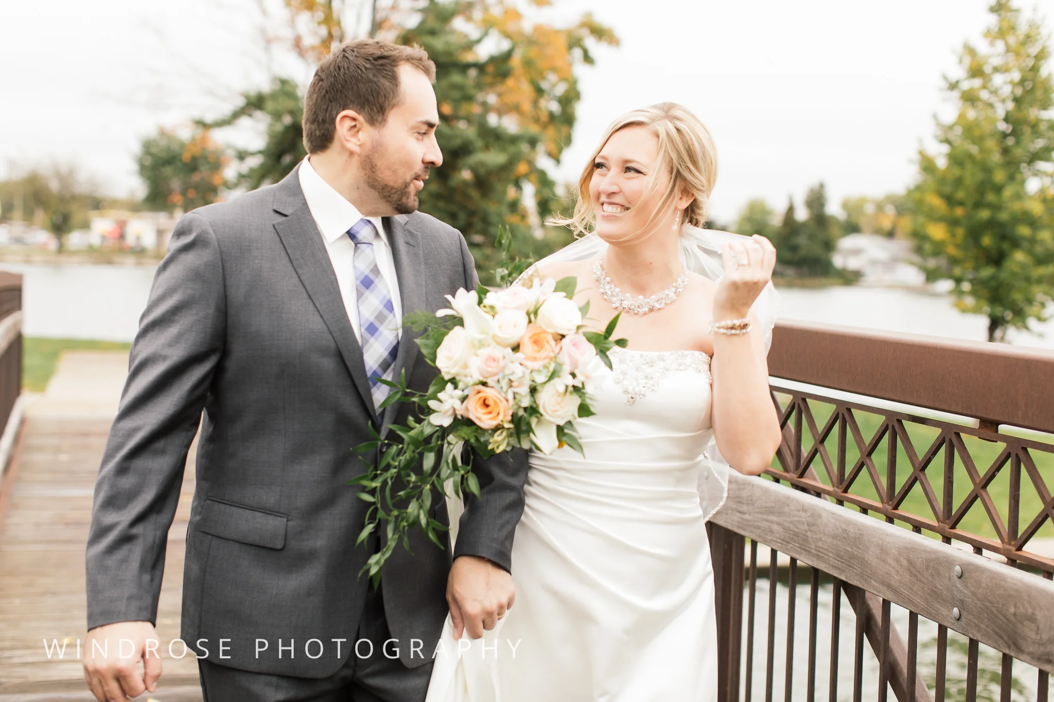 Albert-Lea-Edgewater-Bay-Pavilion-Minnesota-Wedding-Photographer-11.jpg
