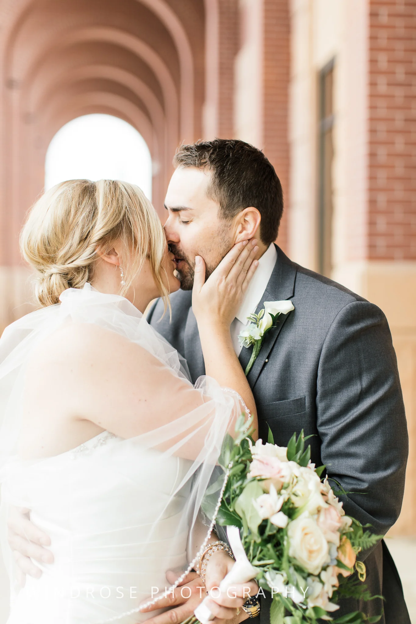 Albert-Lea-Edgewater-Bay-Pavilion-Minnesota-Wedding-Photographer-14.jpg