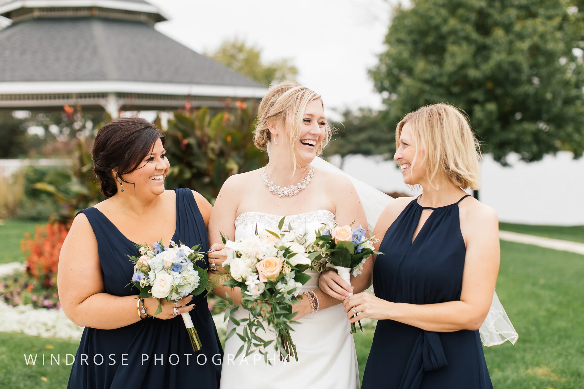 Albert-Lea-Edgewater-Bay-Pavilion-Minnesota-Wedding-Photographer-24.jpg