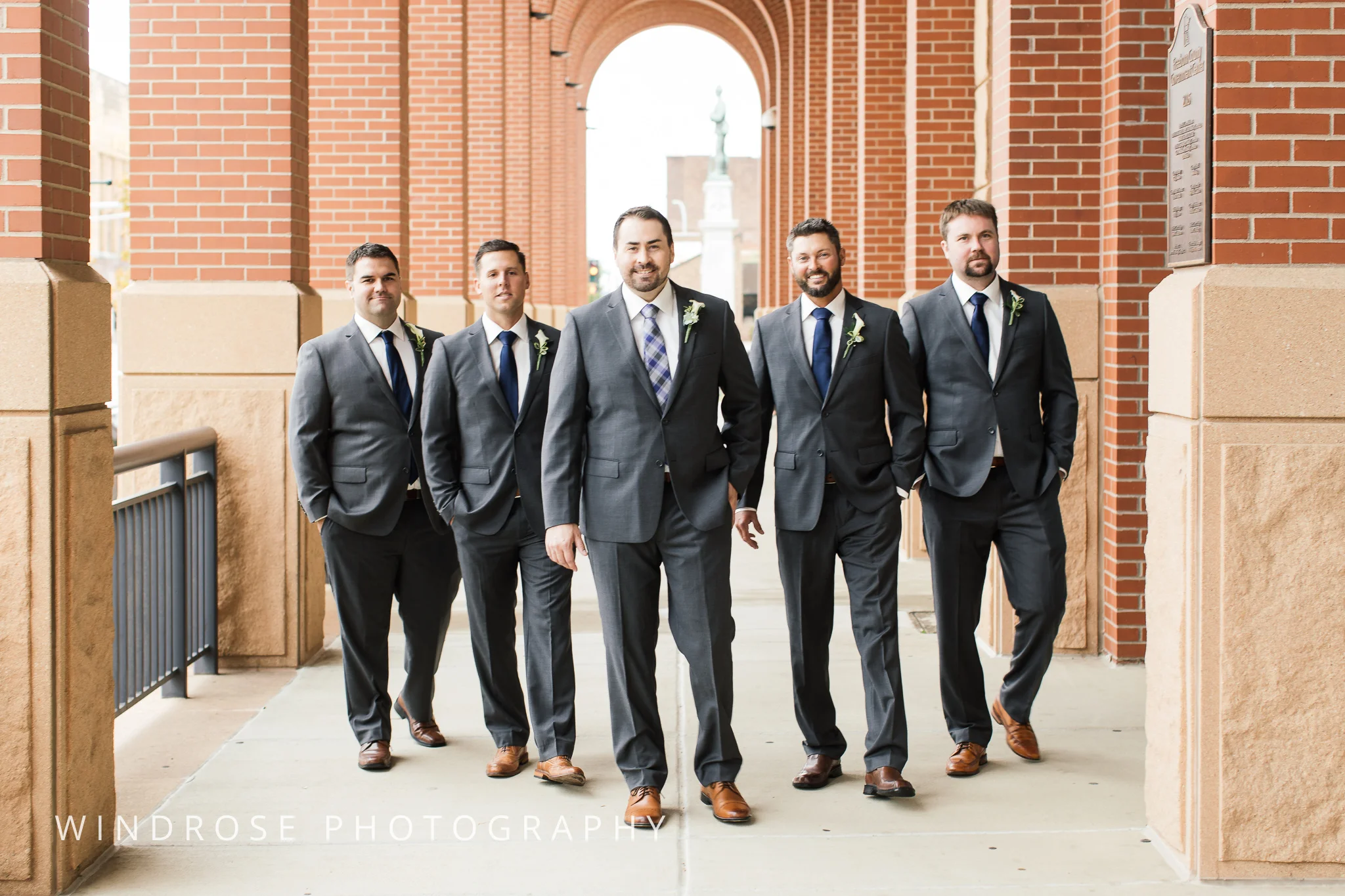 Albert-Lea-Edgewater-Bay-Pavilion-Minnesota-Wedding-Photographer-25.jpg