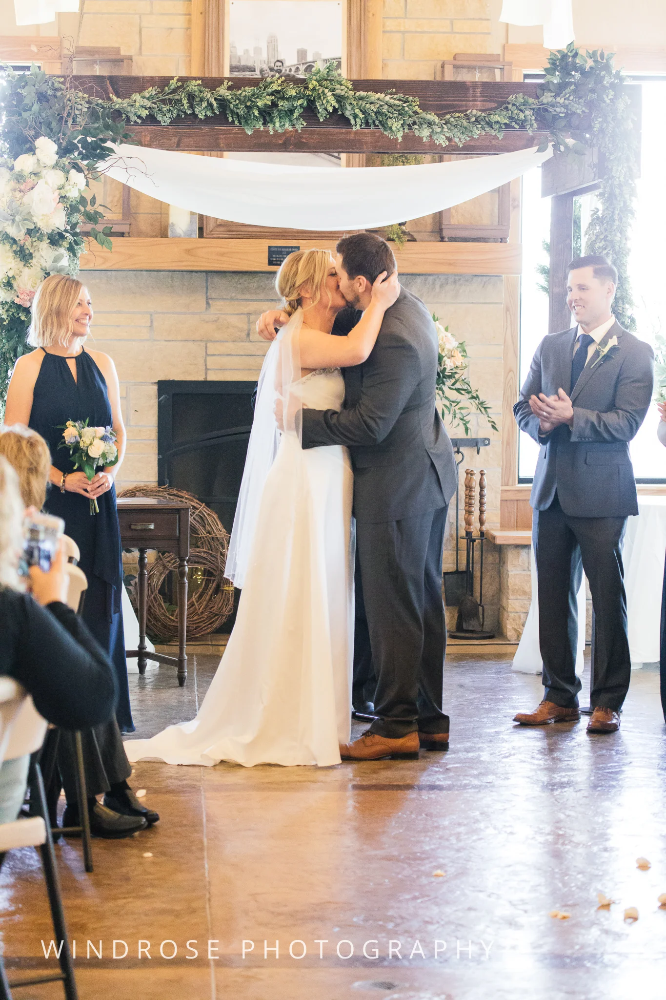 Albert-Lea-Edgewater-Bay-Pavilion-Minnesota-Wedding-Photographer-27.jpg