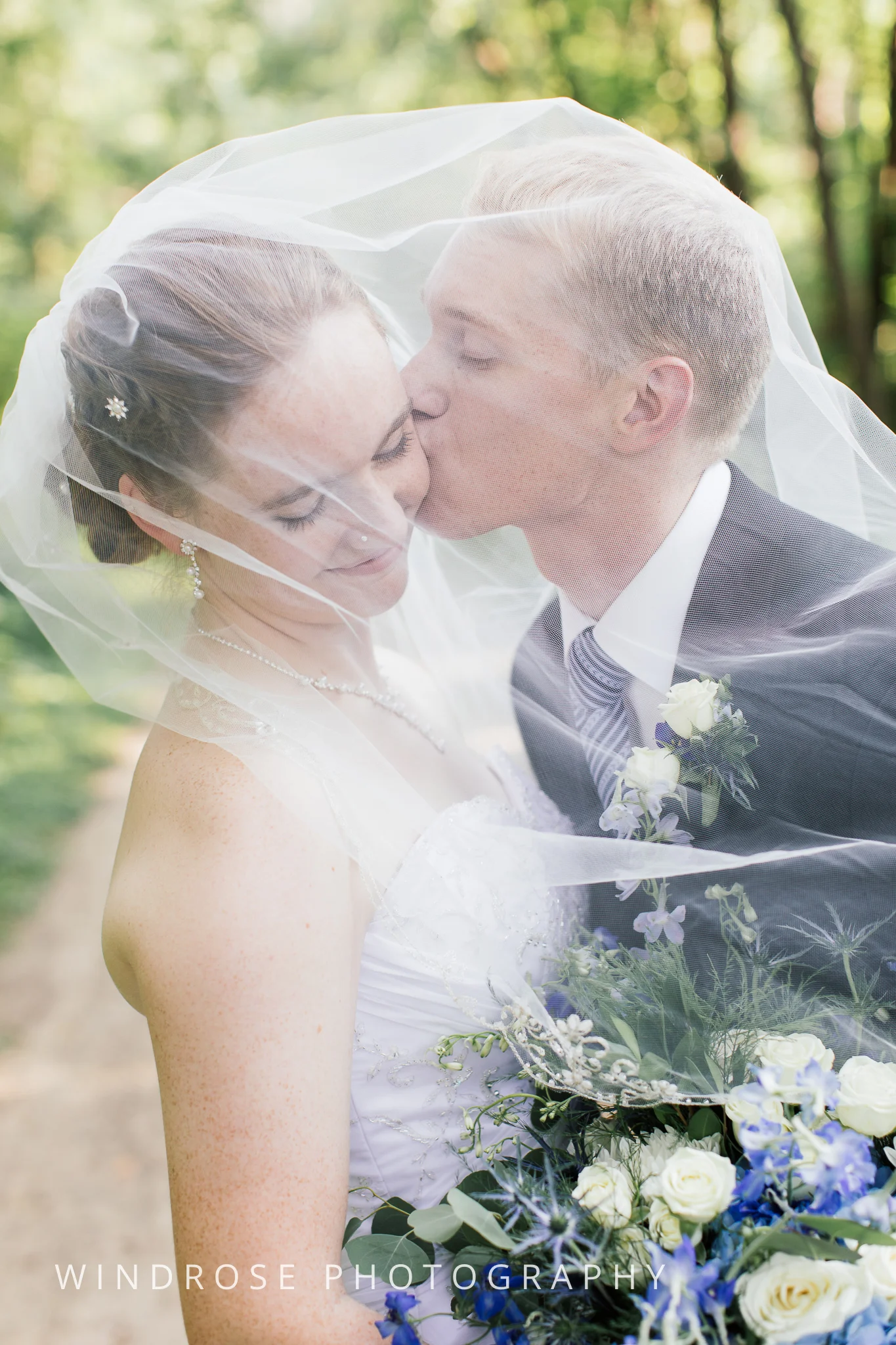 Wedding-Dakota-Lodge-St-Paul-MN-21.jpg