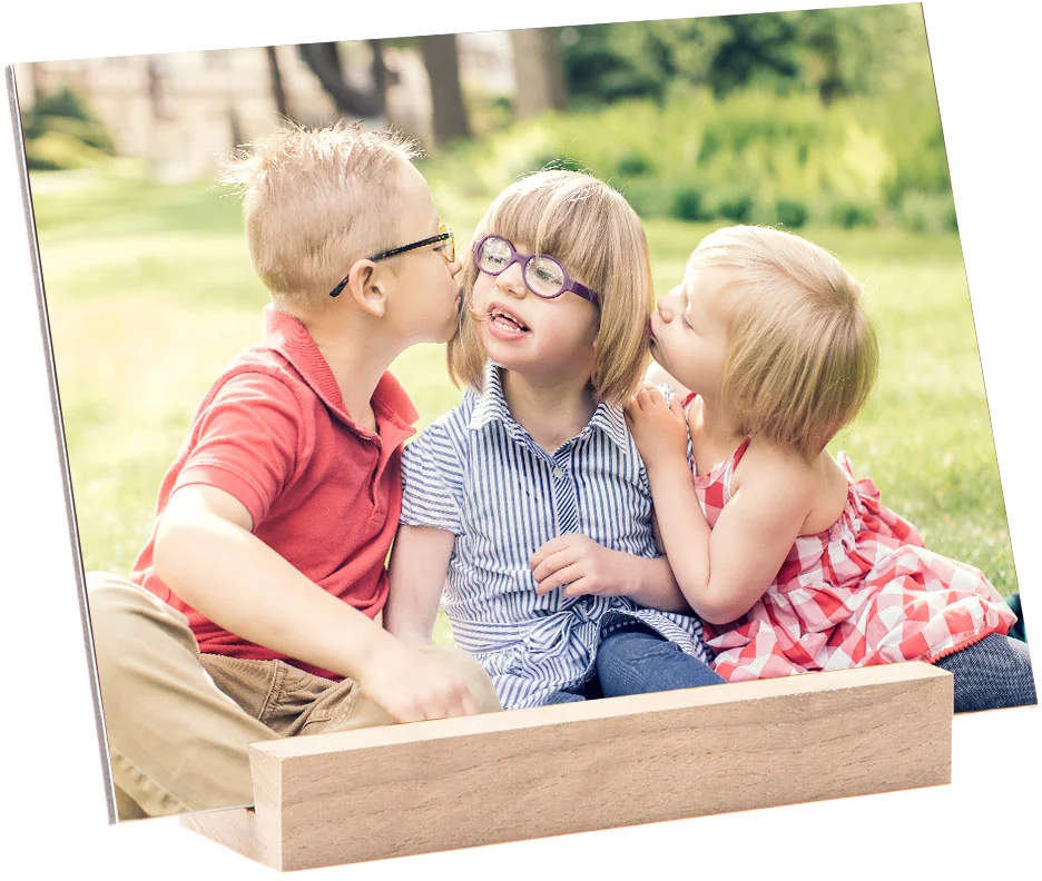 Light-Wood-Stand-Frame-portraits.jpg