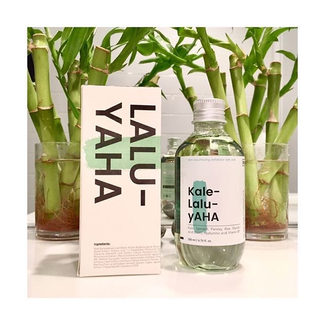 New Review - Kale-lalu-yAHA ($25 on KraveBeauty) &mdash;
Link in Bio for full review! &mdash;
Review: Easily one of my favorite new products this year! This is described as essentially a 5.25% glycolic acid treatment that revitalizes your skin in a v