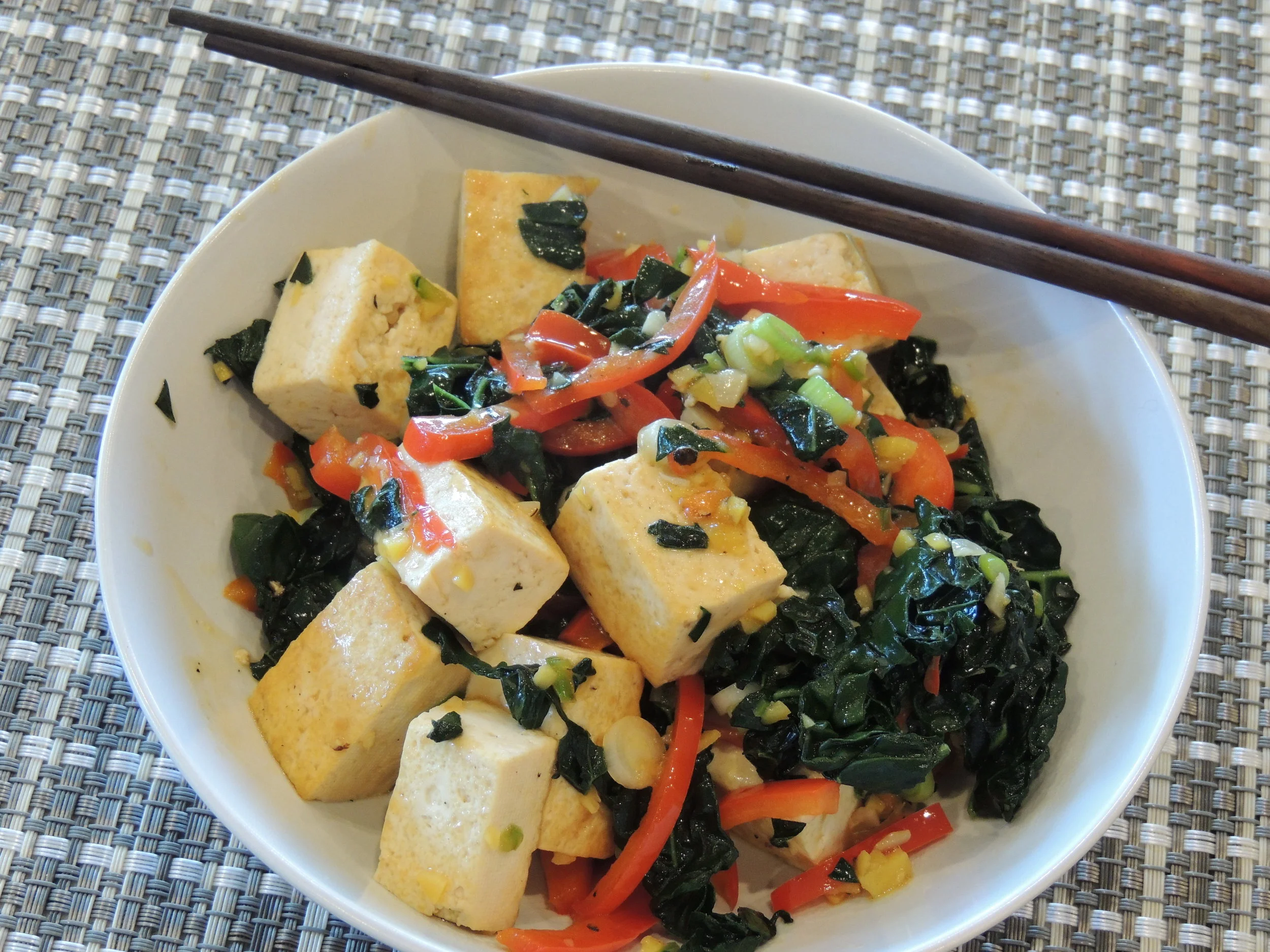 Spicy Stir-Fried Tofu, Kale &amp; Red Pepper