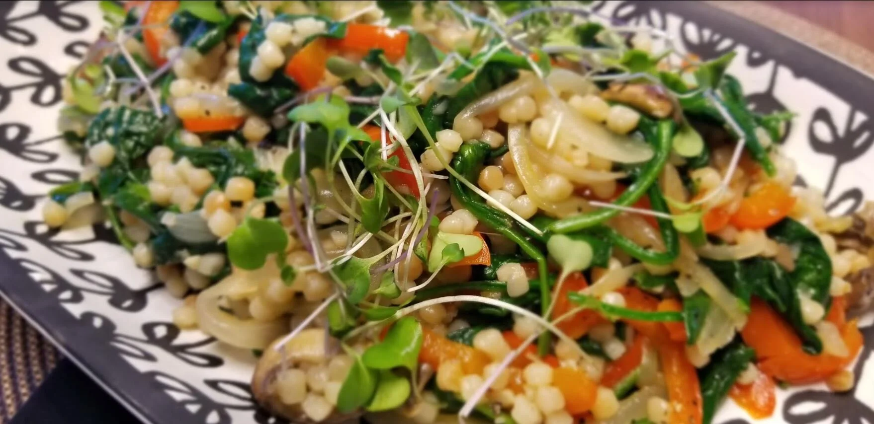 Israeli Couscous with Spinach, Red Pepper and Mushrooms