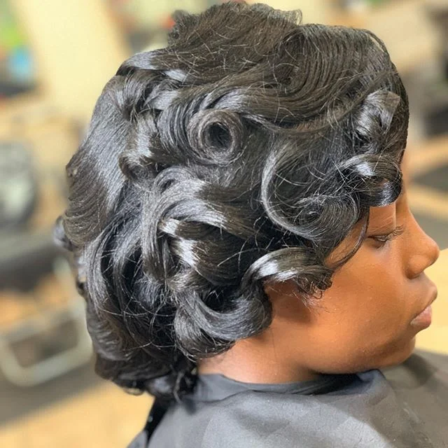 .
GREAT WAY TO GET YOUR HEALTHY HAIR JOURNEY STARTED RIGHT FOR THE NEW YEAR. 𝑰𝒏𝒗𝒆𝒔𝒕 𝒊𝒏 𝒚𝒐𝒖𝒓 𝒊𝒎𝒂𝒈𝒆 💋💗 .
.
.
.
.
#clevelandhairstylist #216hair #marcelcurls #customcolor #explore #licensedstylist #ncstylist #clevelandhairsalon #alway