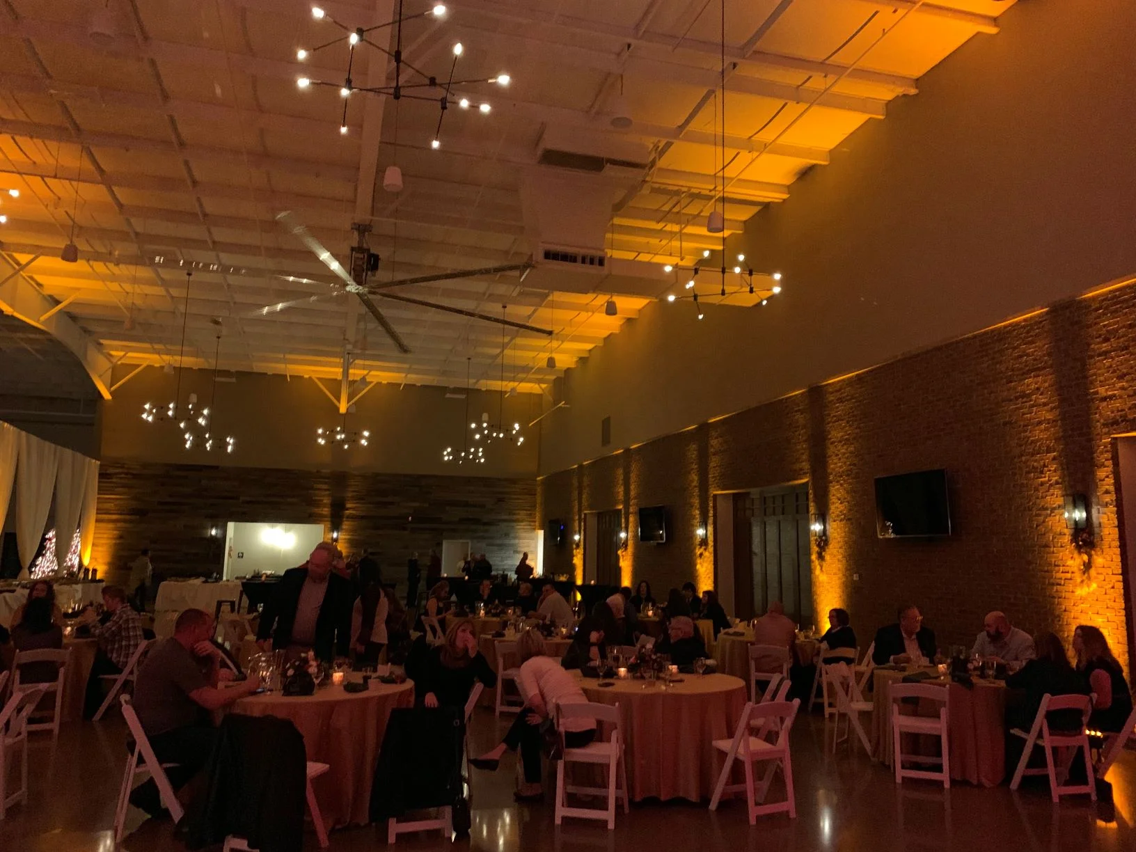 ELKHART COMPANY CHRISTMAS PARTY DJ AT CENTER SIX ONE FIVE | DJ, UPLIGHTING