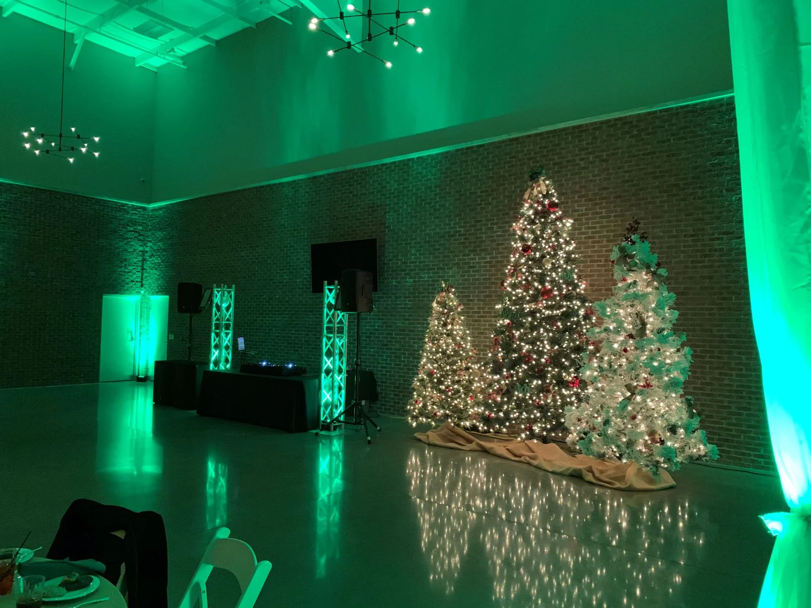 Elkhart Center 615 Green Uplighting