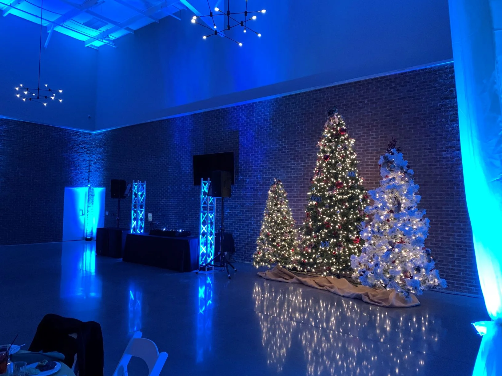 Elkhart Center 615 Ice Blue Uplighting