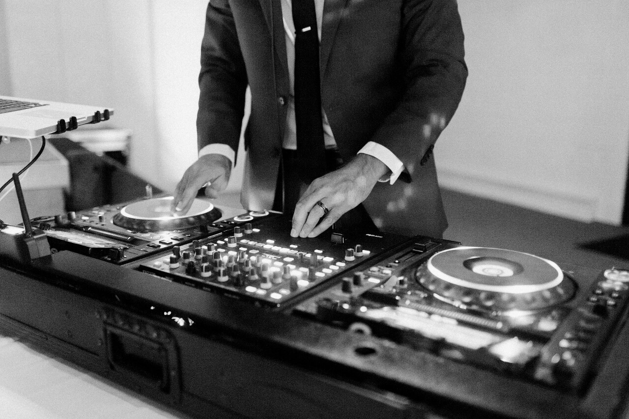 Indiana wedding DJ with CDJ turntables