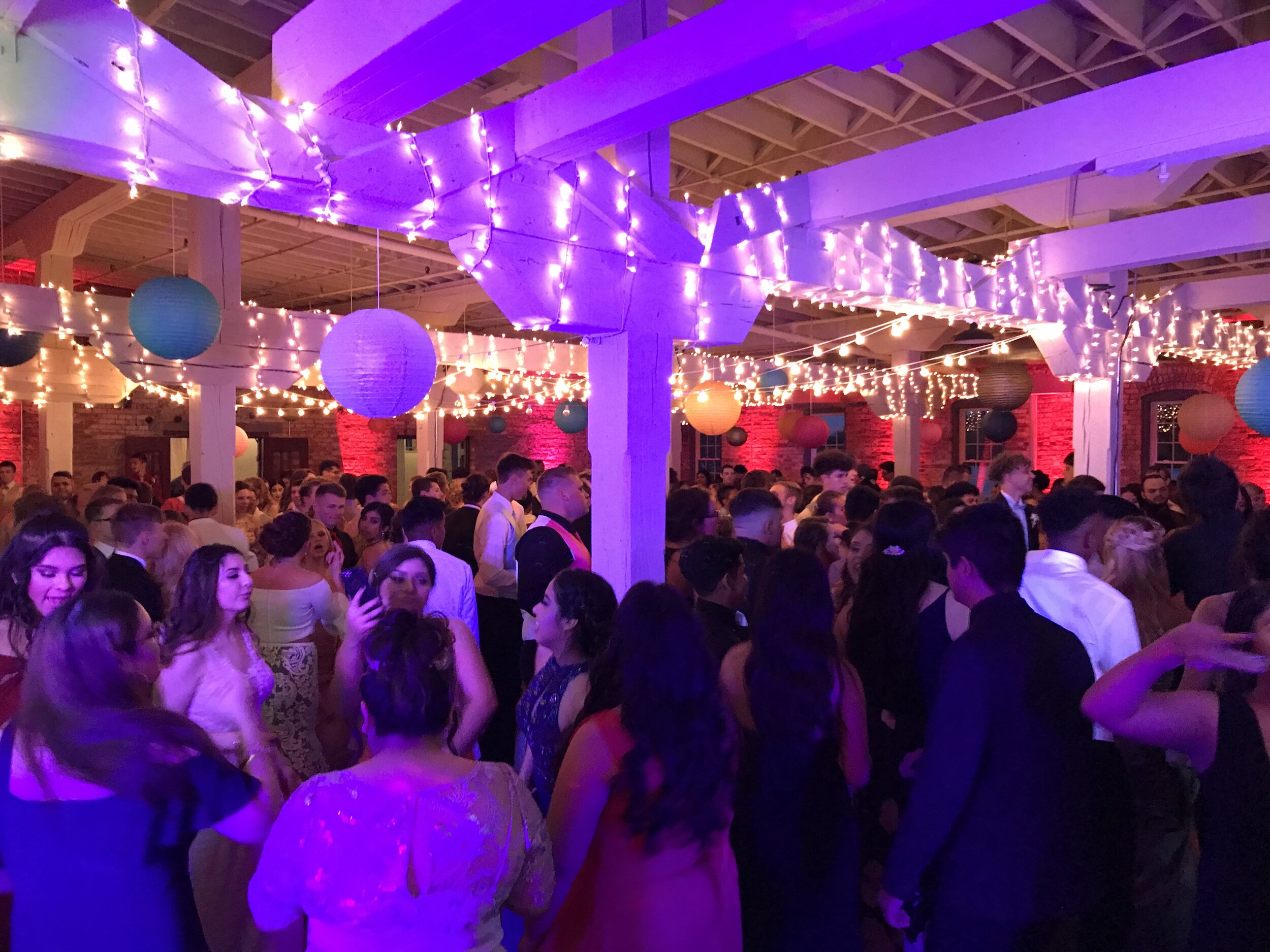 prom at old bag factory in goshen