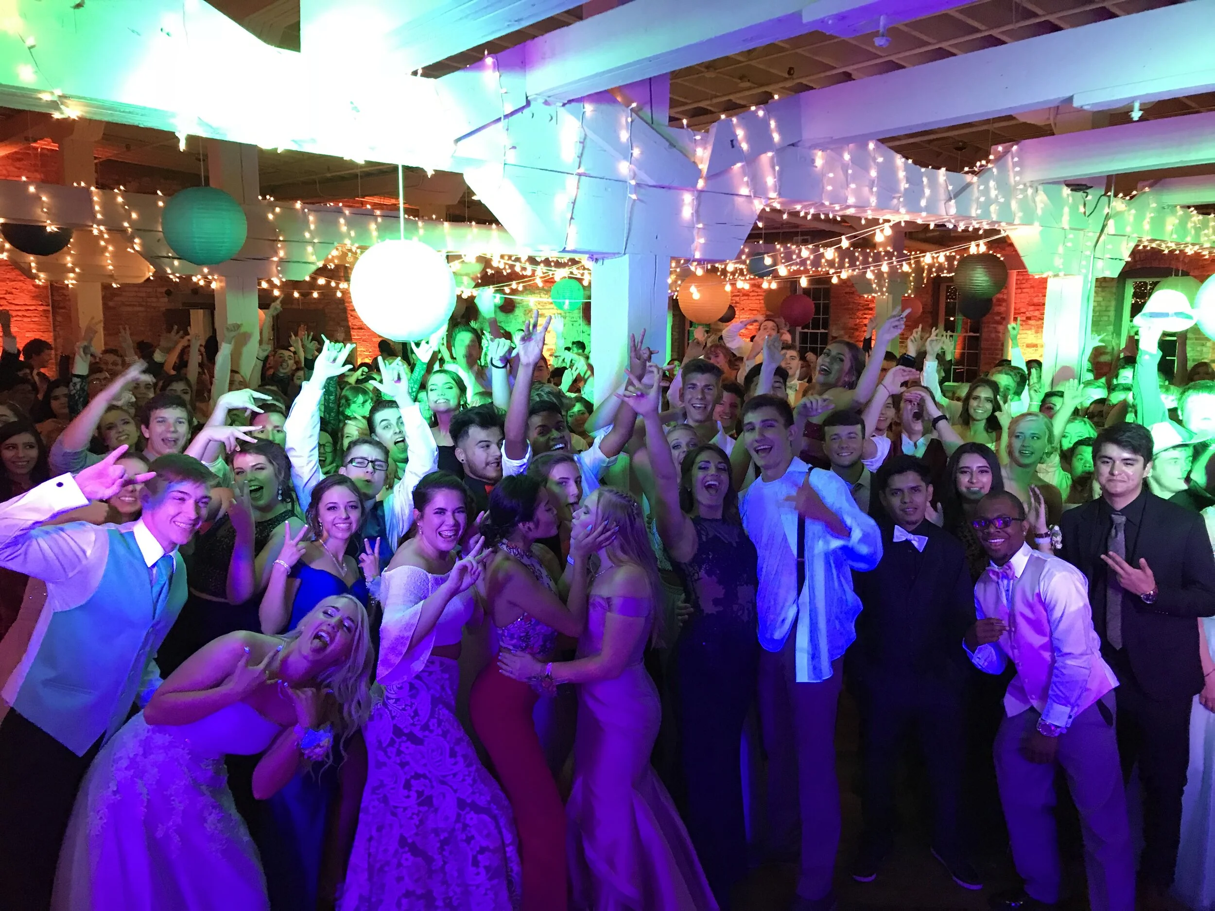HAVANA NIGHTS PROM IN NORTHERN INDIANA | DJ, UPLIGHTING