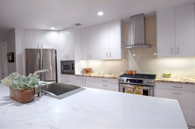 We brightened up this kitchen with a little cabinet paint and this beautiful quartz slab from Daltile. #interiordesign #kitchendesign #daltile #whiteandbright #quartzcountertops #copper #clairebushinteriordesign